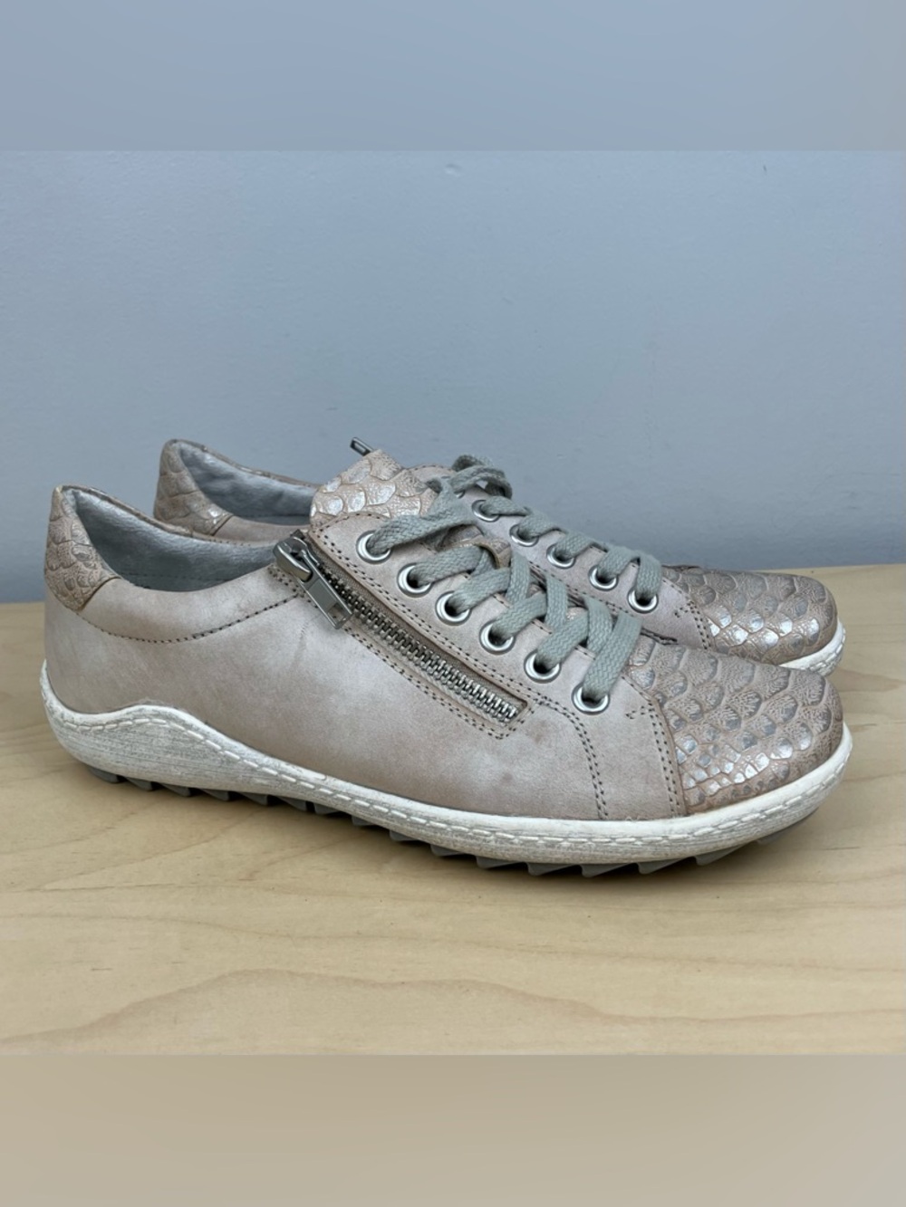 Remonte Women’s Size 36 / 5-5.5 Liv Low Top Casual Shoes Lace Zip Snake Pink